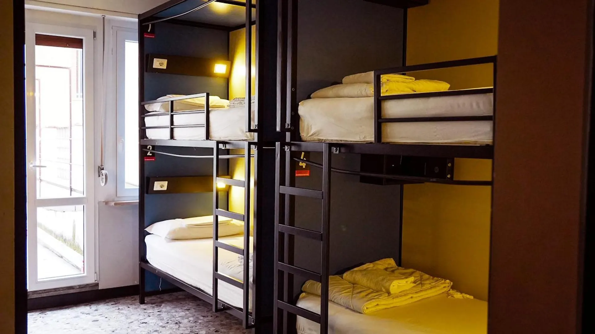 Hostel Yellowsquare Milan